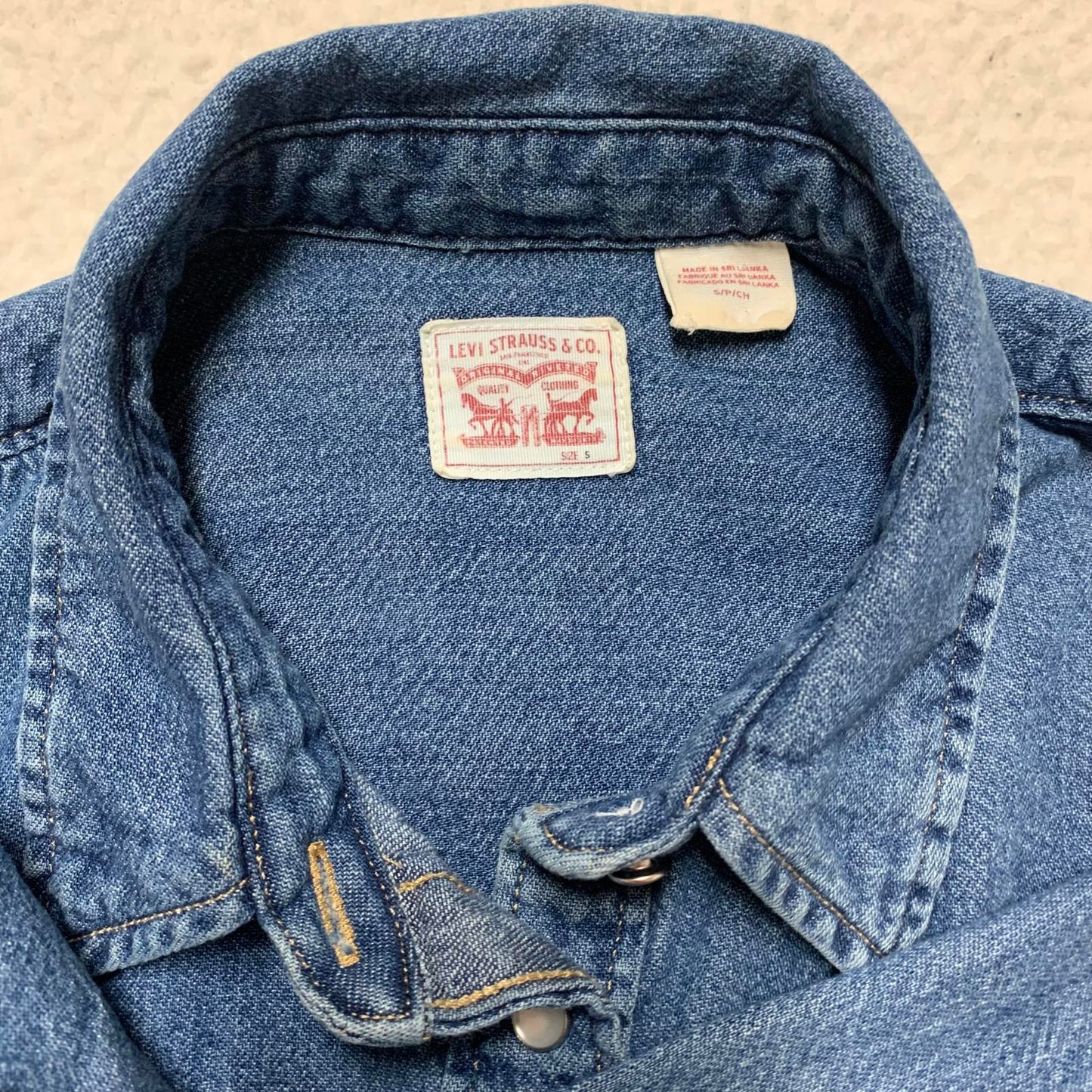 Levi's Denim Shirt Womens Sz Small Blue Classic Western Style Cotton