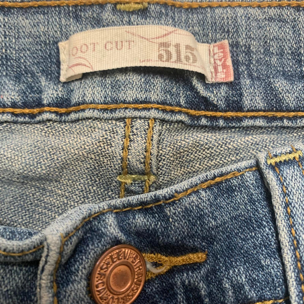 Jeans Levi's 515 Boot Cut para mujer, talla 6 L, corte de dobladillo, 25 pulgadas, azul, ancho 28 x 25 pulgadas (tamaño real)