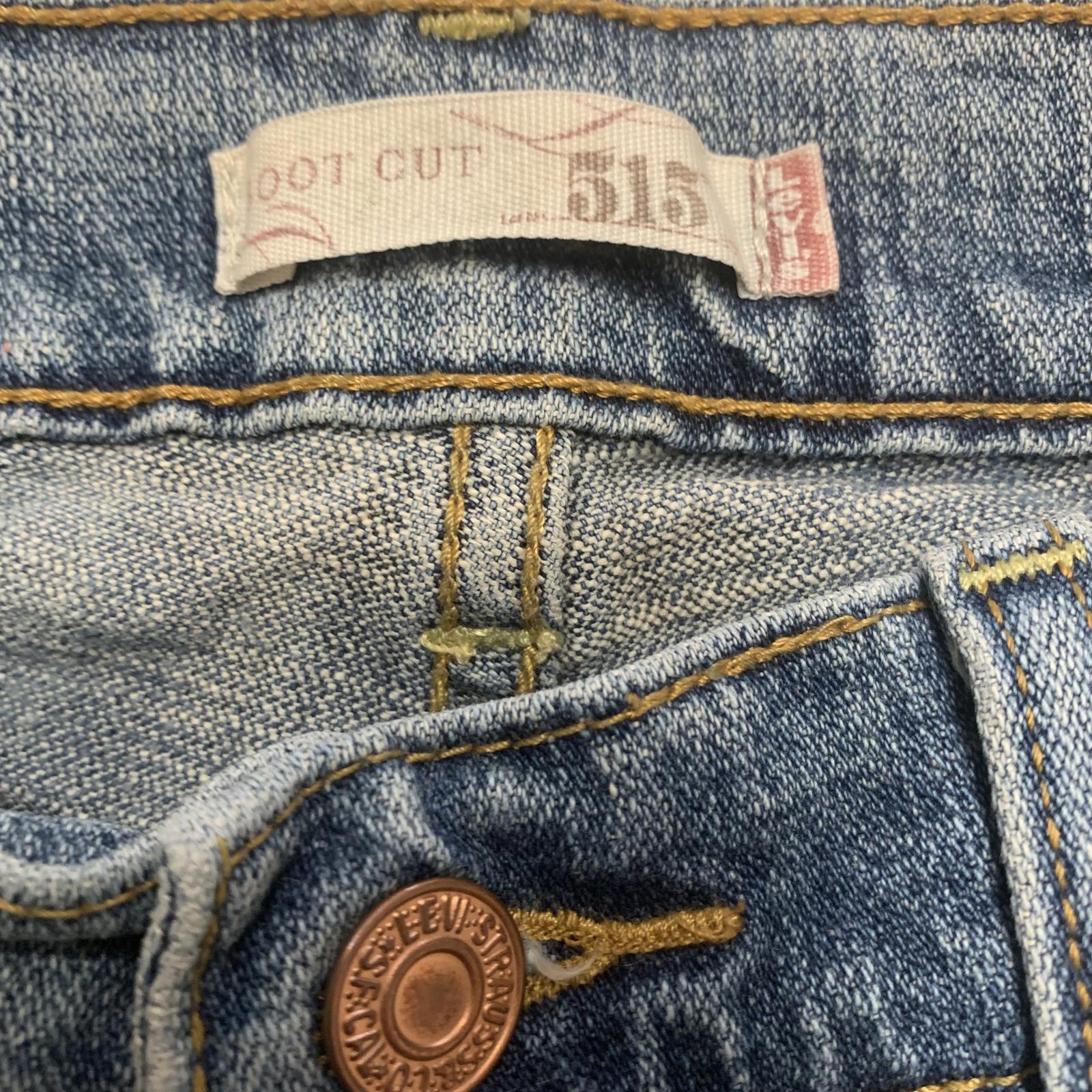 Jeans Levi's 515 Boot Cut para mujer, talla 6 L, corte de dobladillo, 25 pulgadas, azul, ancho 28 x 25 pulgadas (tamaño real)