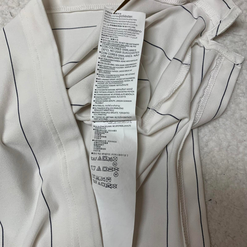 Polo Under Armour Heat Gear de rayas blancas y negras para hombre, talla mediana