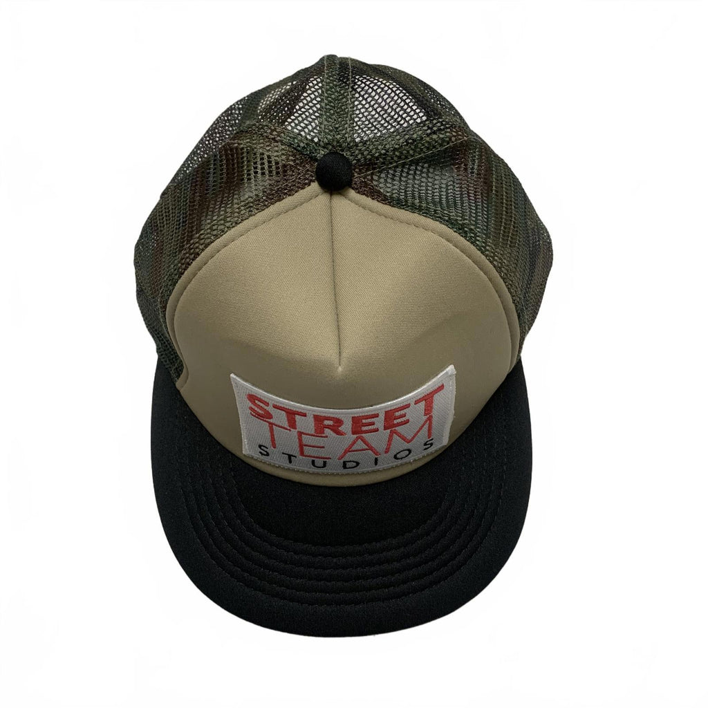 Gorra de camionero DISTRICT Street Team Studios para hombre, color verde camuflaje
