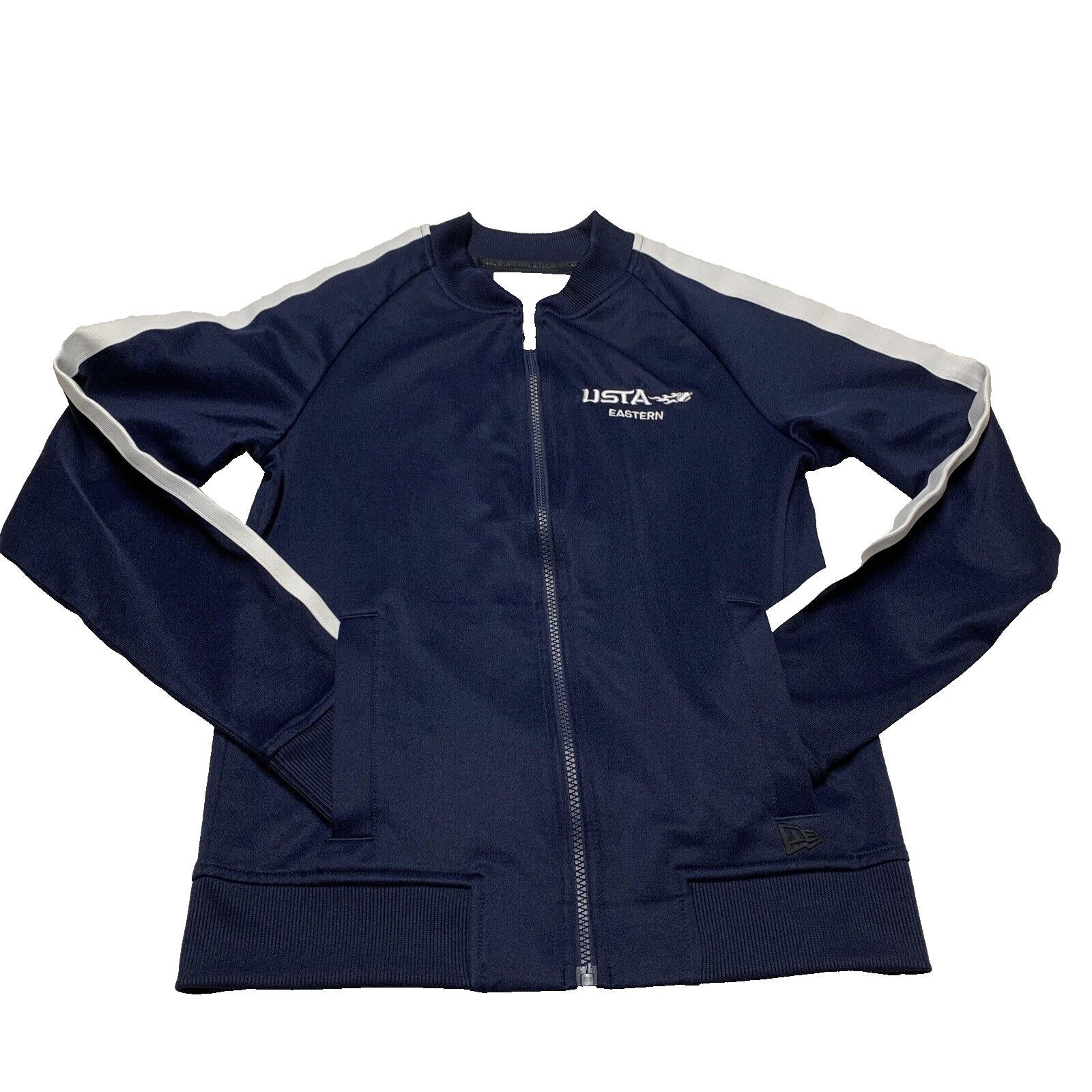 Chaqueta deportiva universitaria New Era azul marino con cuello de béisbol y cremallera completa, talla extra pequeña, para hombre