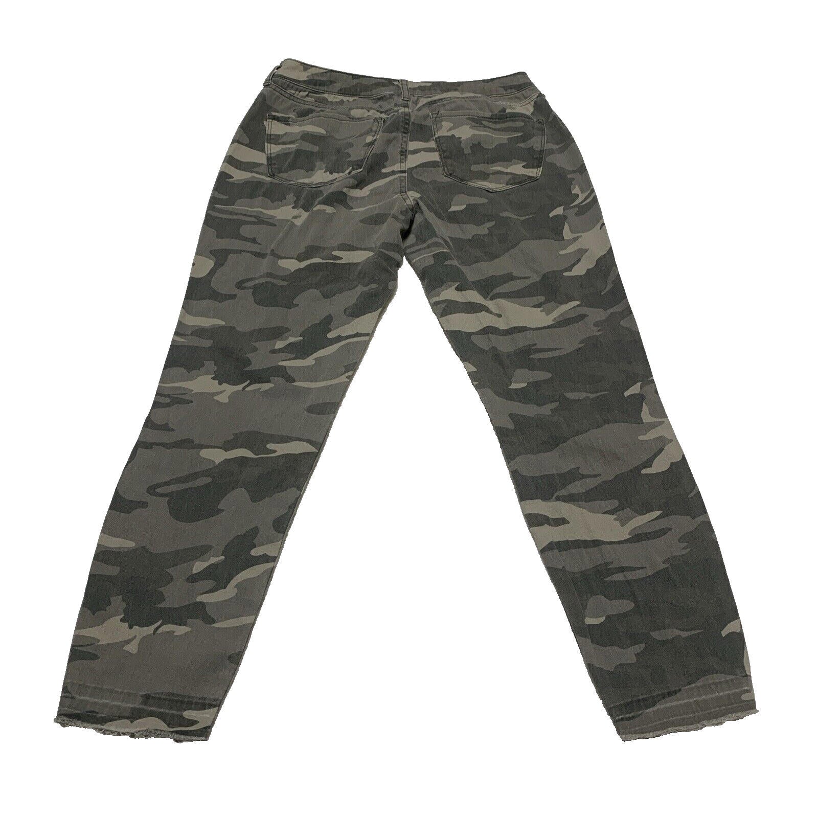 Pantalones rectos con estampado de camuflaje verde oliva para niños de la marca Rewash, talla 7/28
