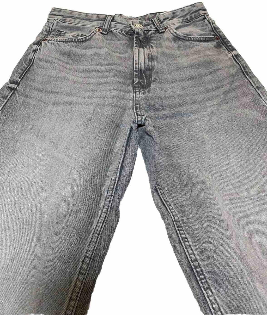 Vaqueros Zara para mujer, talla 6, denim gris, corte cropped con bordes deshilachados