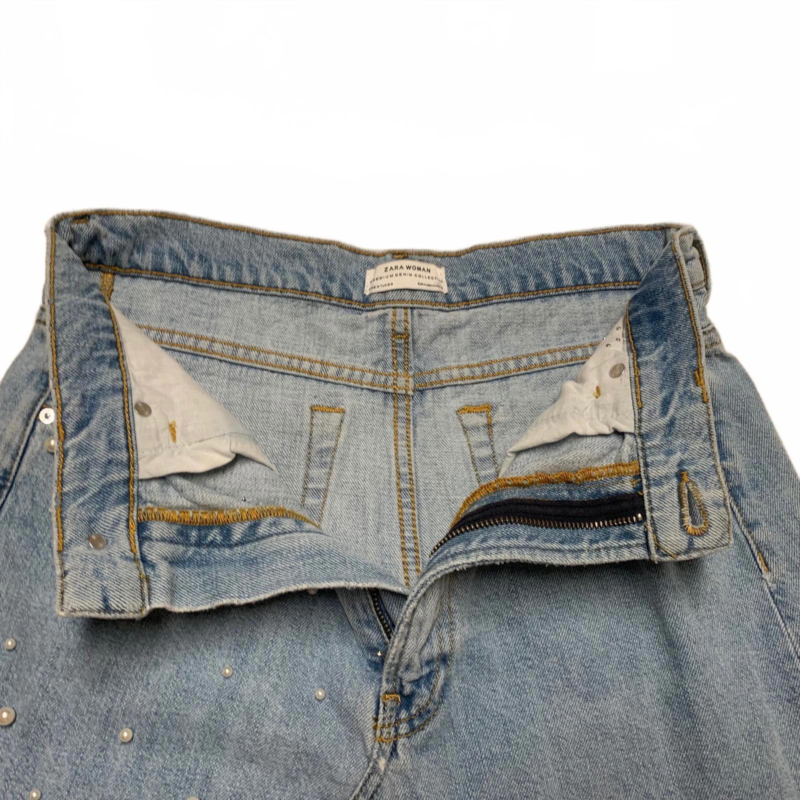 Falda vaquera desgastada azul claro para mujer de Zara, talla M, con detalles de cuentas de perla