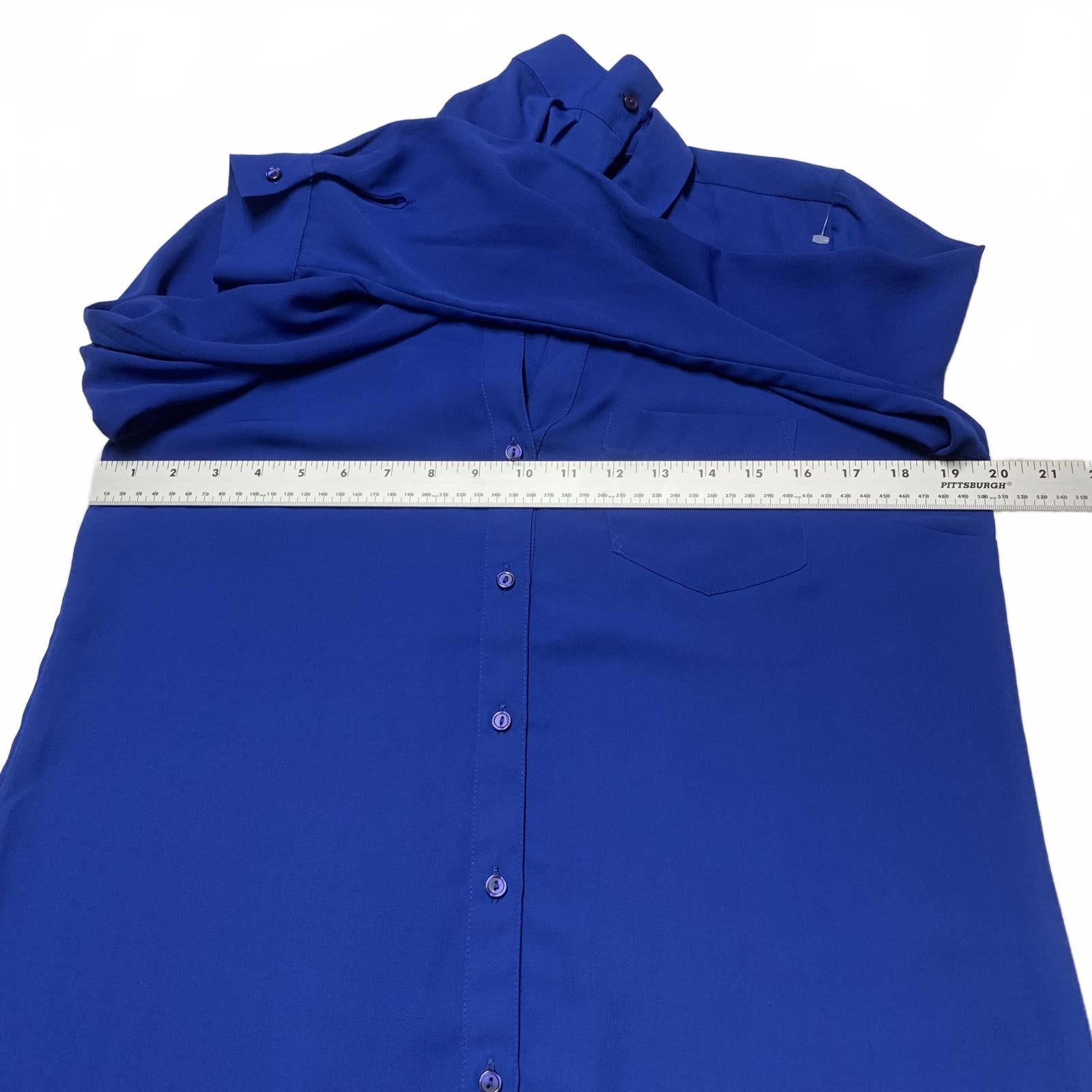 Blusa de manga larga abotonada azul rey mediano para mujer, talla limitada