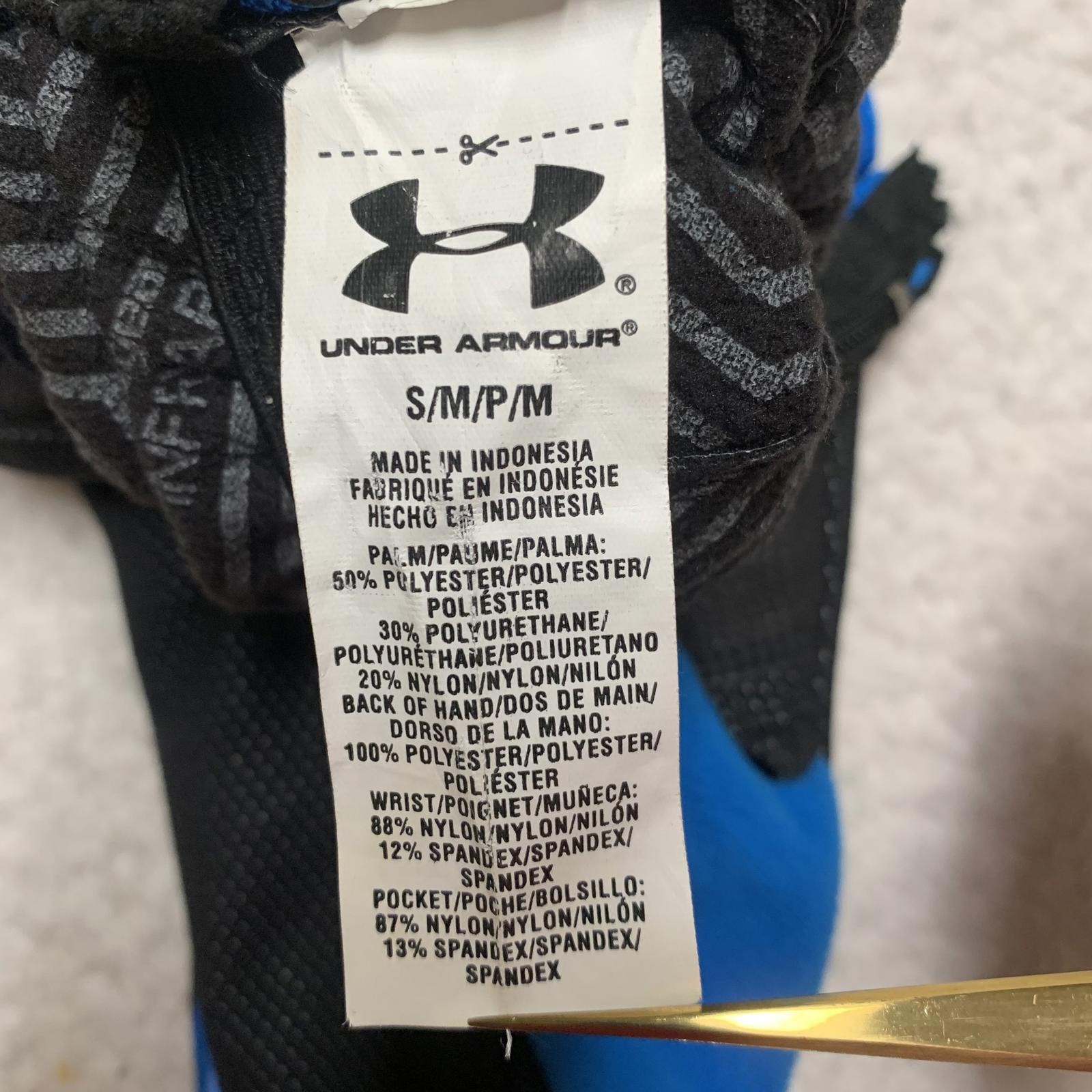 Guantes de rendimiento unisex Under Armour talla pequeña/mediana, negros y azules