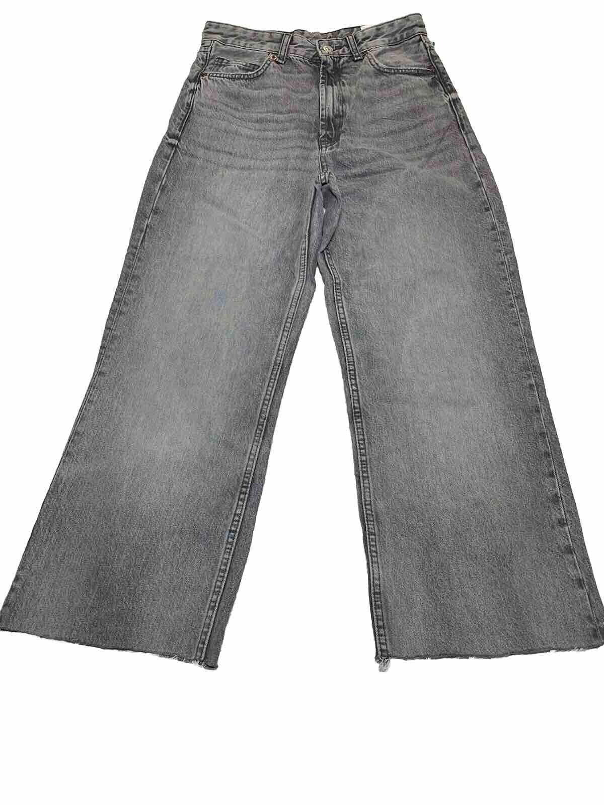 Zara Jeans Women's Size 6  Denim Gray  Cropped Frayed Edge