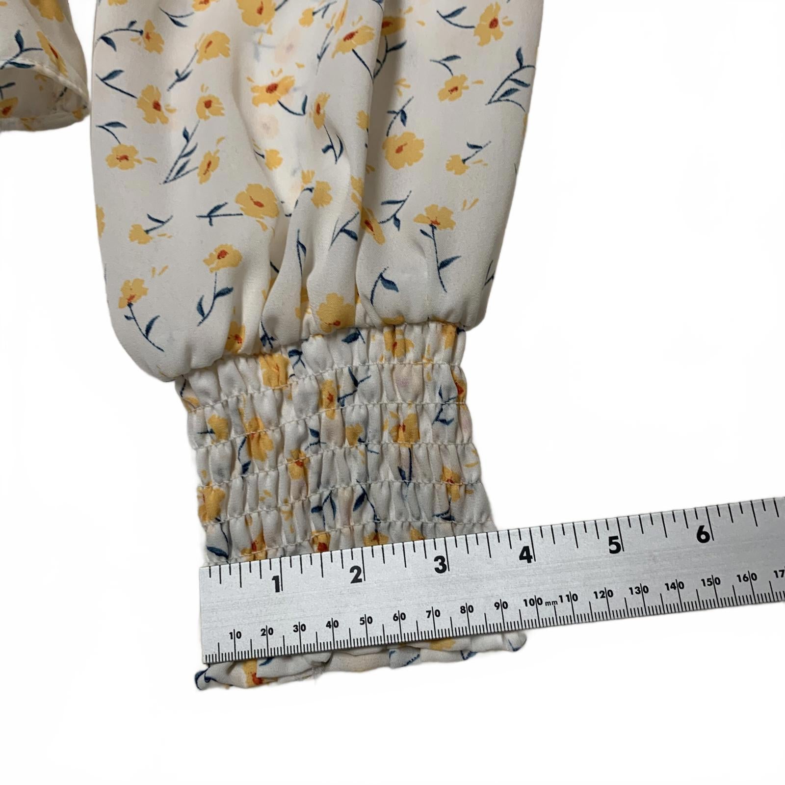 Top corto con hombros descubiertos y estampado floral de Helen Owen x Aqua para mujer, talla grande