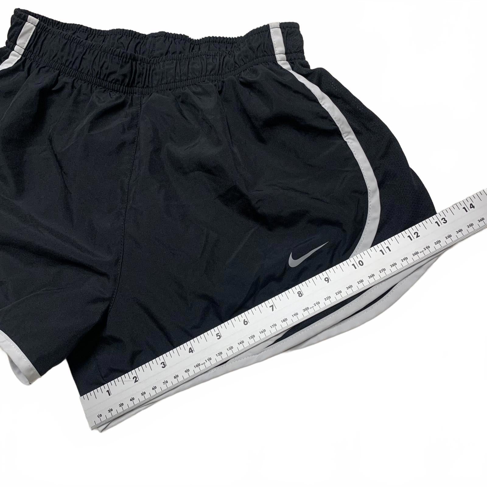 Pantalones cortos de running Nike Dri Fit para mujer, talla pequeña, ribete blanco y negro
