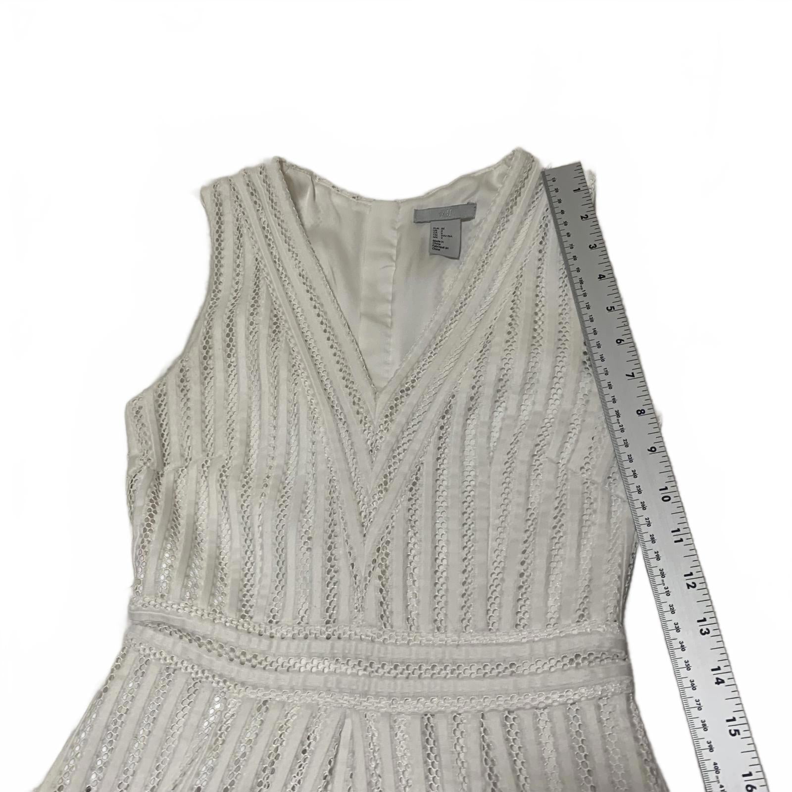 Vestido blanco sin mangas con escote en V y largo hasta la rodilla con estampado texturizado de H&amp;M para mujer, talla 2