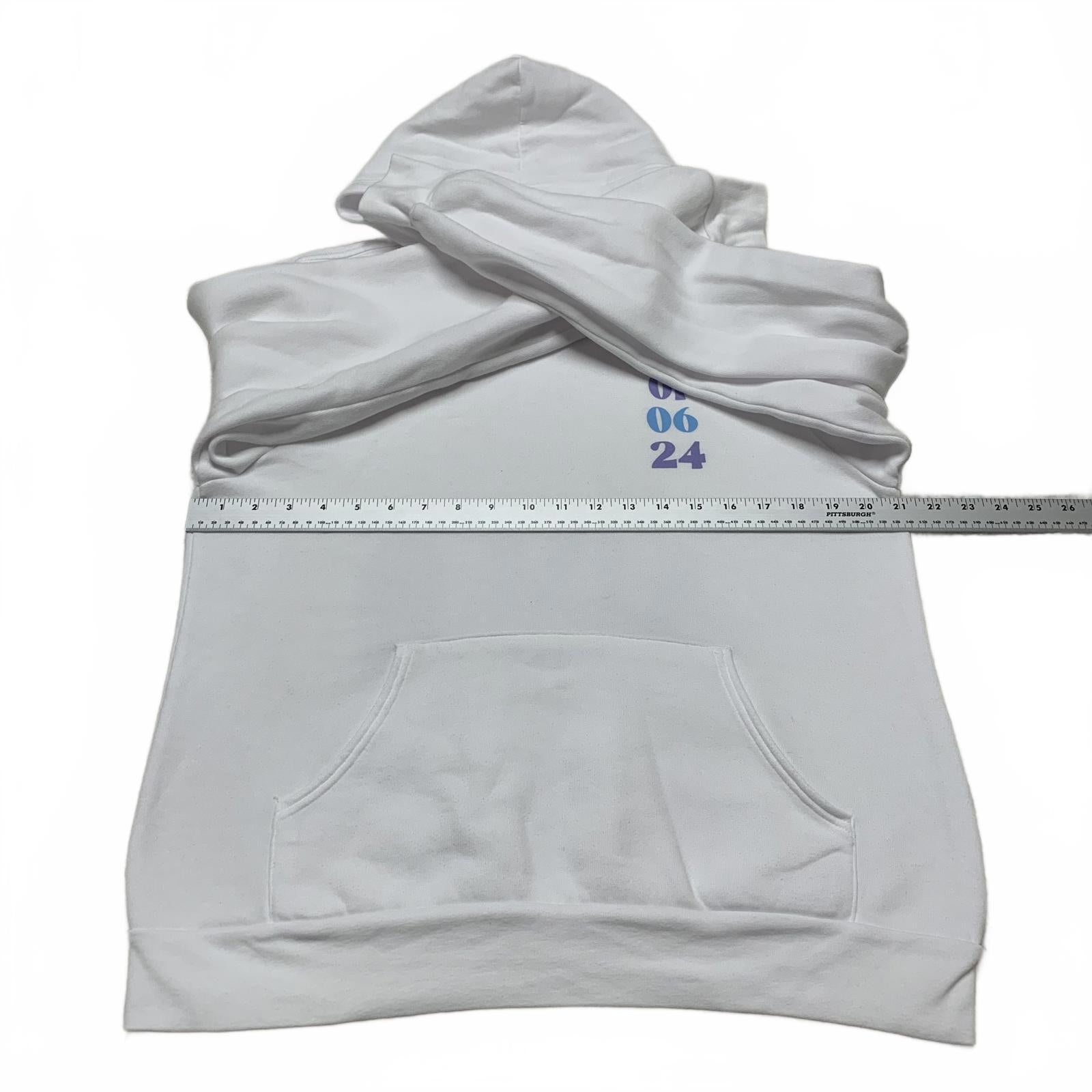 Sudadera con capucha y diseño gráfico en blanco mediano para mujer de la colección Bella + Canvas Fleece