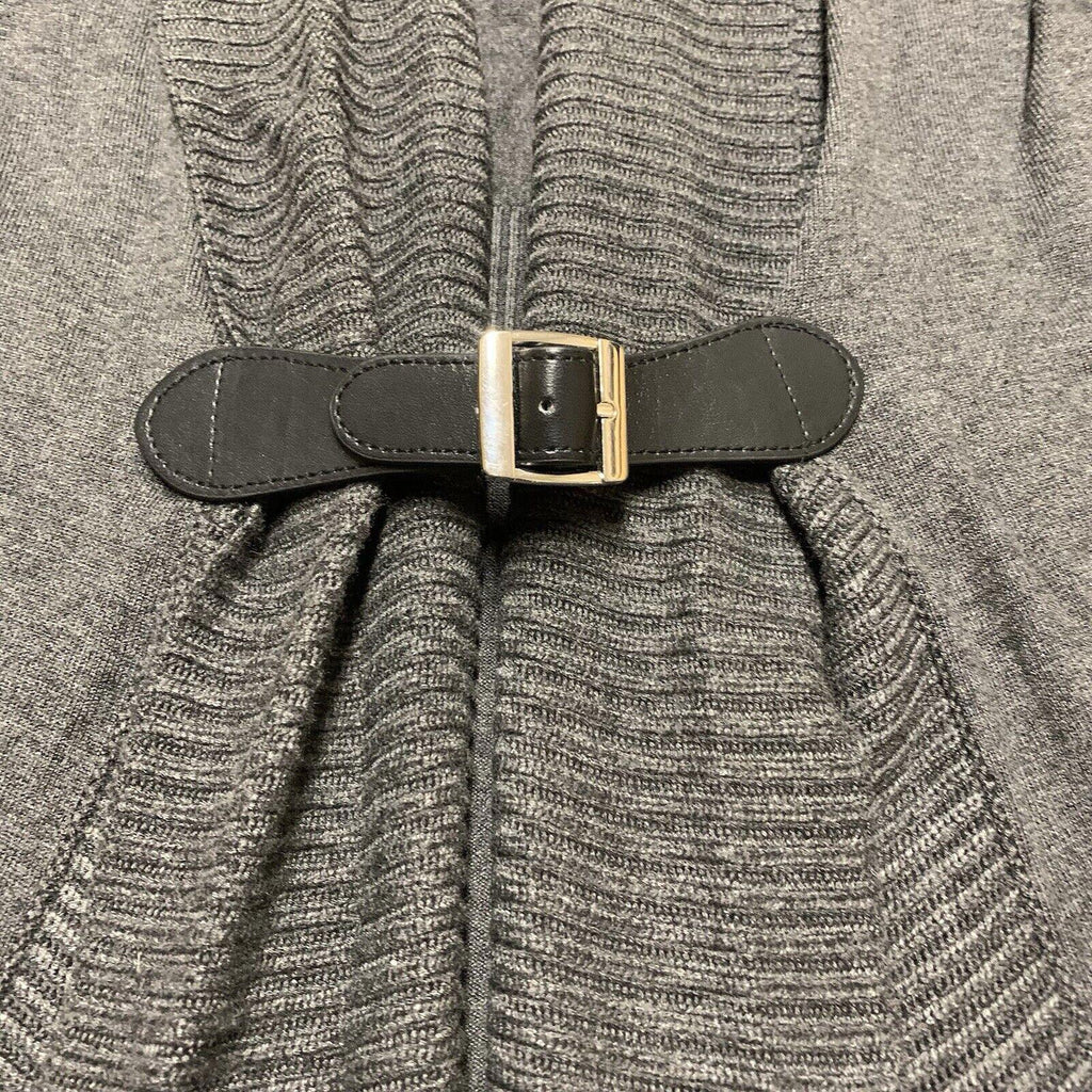 Suéter Premise Studio de punto suave gris pequeño con hebilla frontal abierta en cascada para mujer