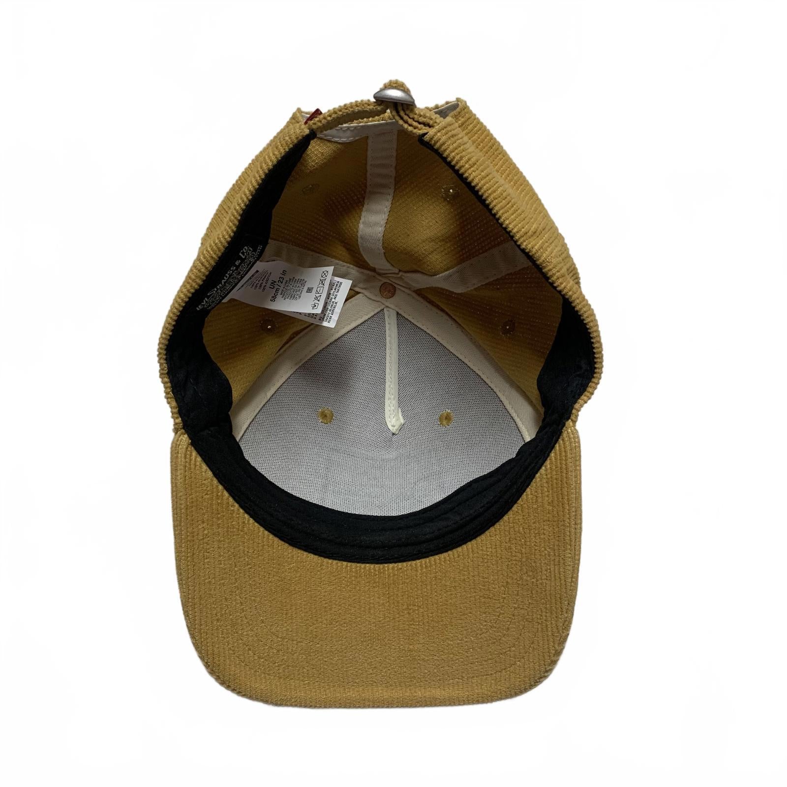 Gorra de pana Levi's para hombre con parche de montaña en amarillo mostaza