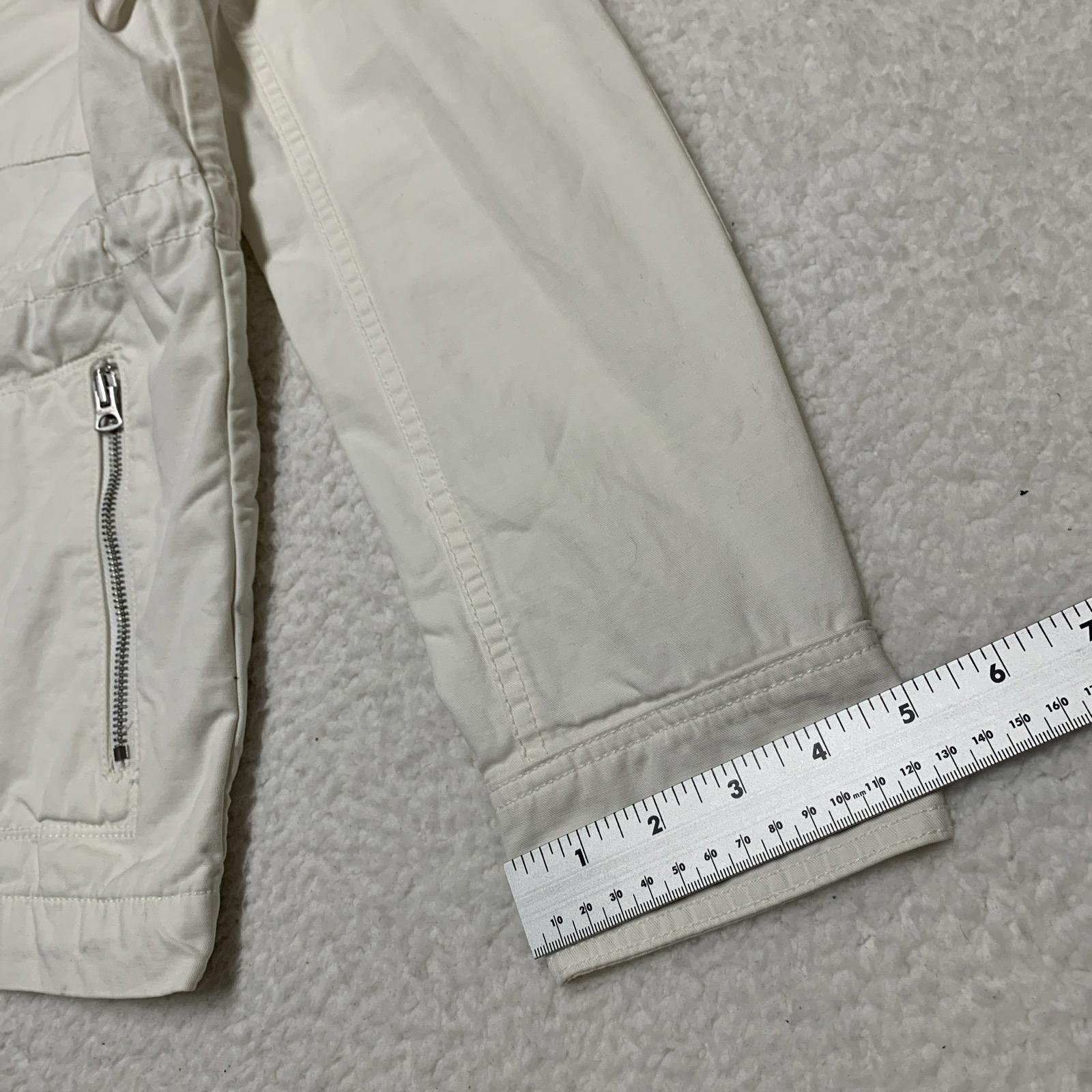 Chaqueta utilitaria ligera de algodón color blanco roto para mujer de GAP, talla mediana