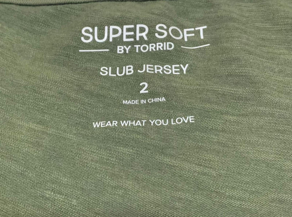 Camiseta de jersey flameado supersuave Torrid para mujer, talla 2, verde oliva