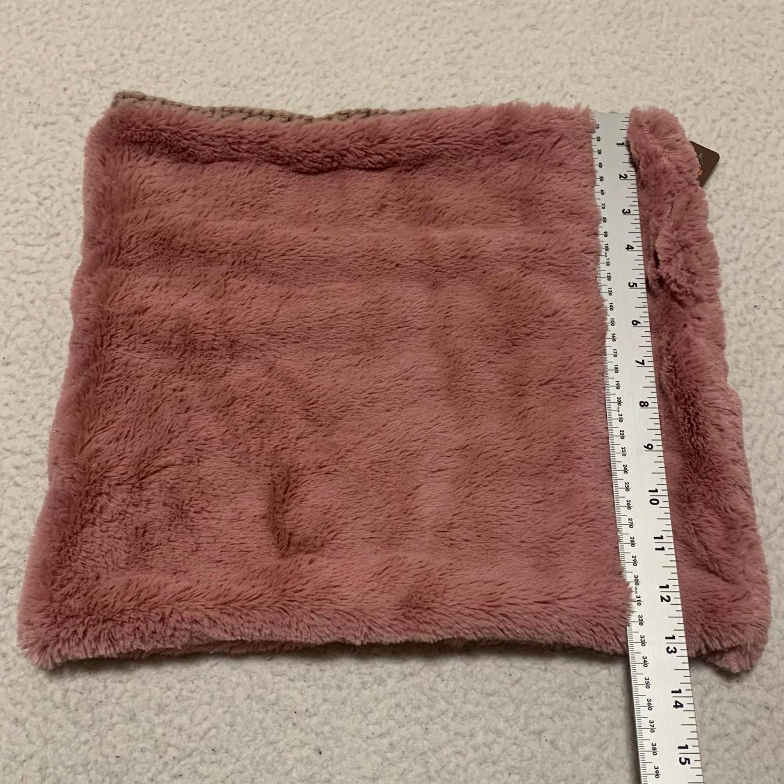 Elegante cuello de punto de piel sintética de color malva reversible, acogedor y elegante para climas fríos.