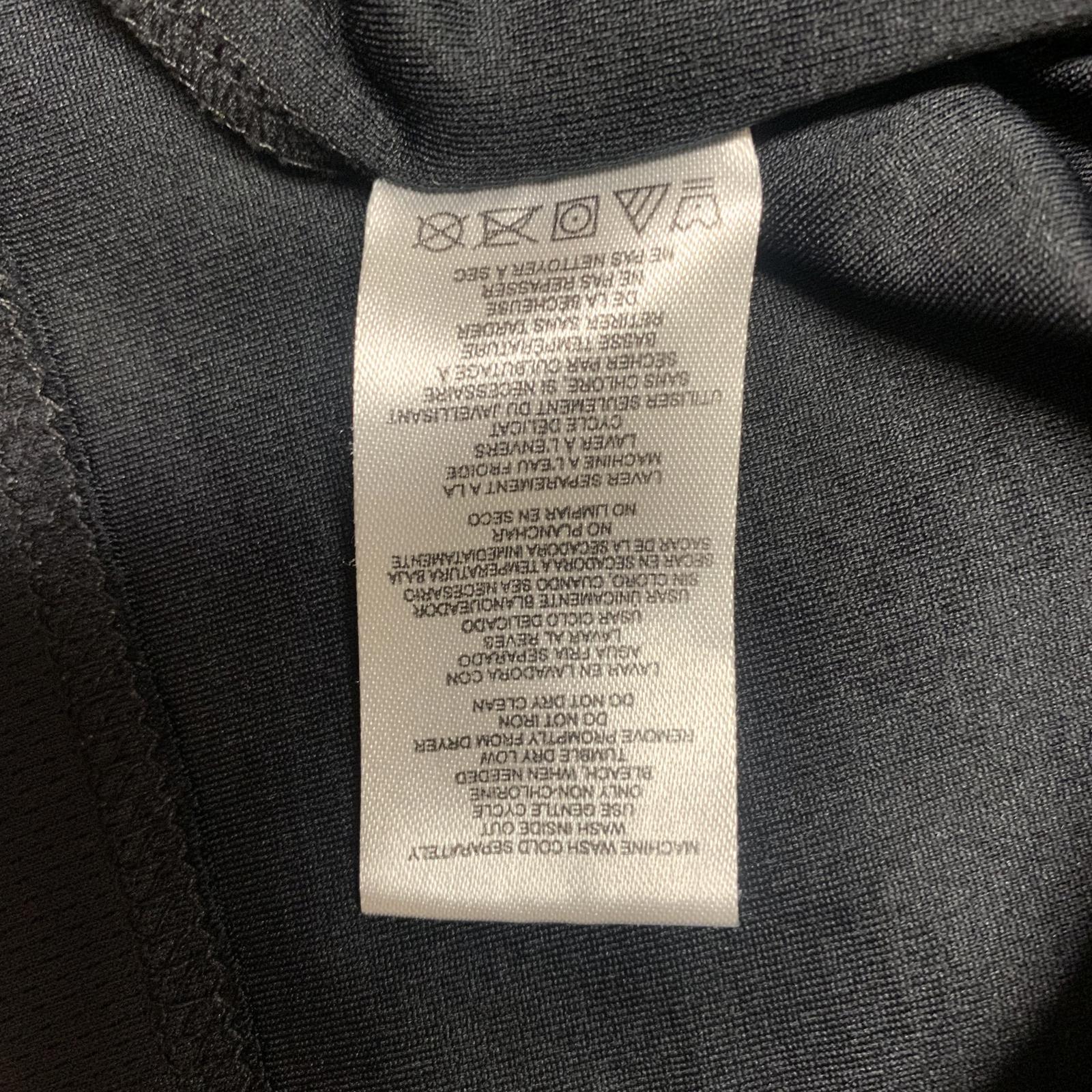 Camiseta de fútbol unisex Umbro NYC Footy negra, talla pequeña para jóvenes