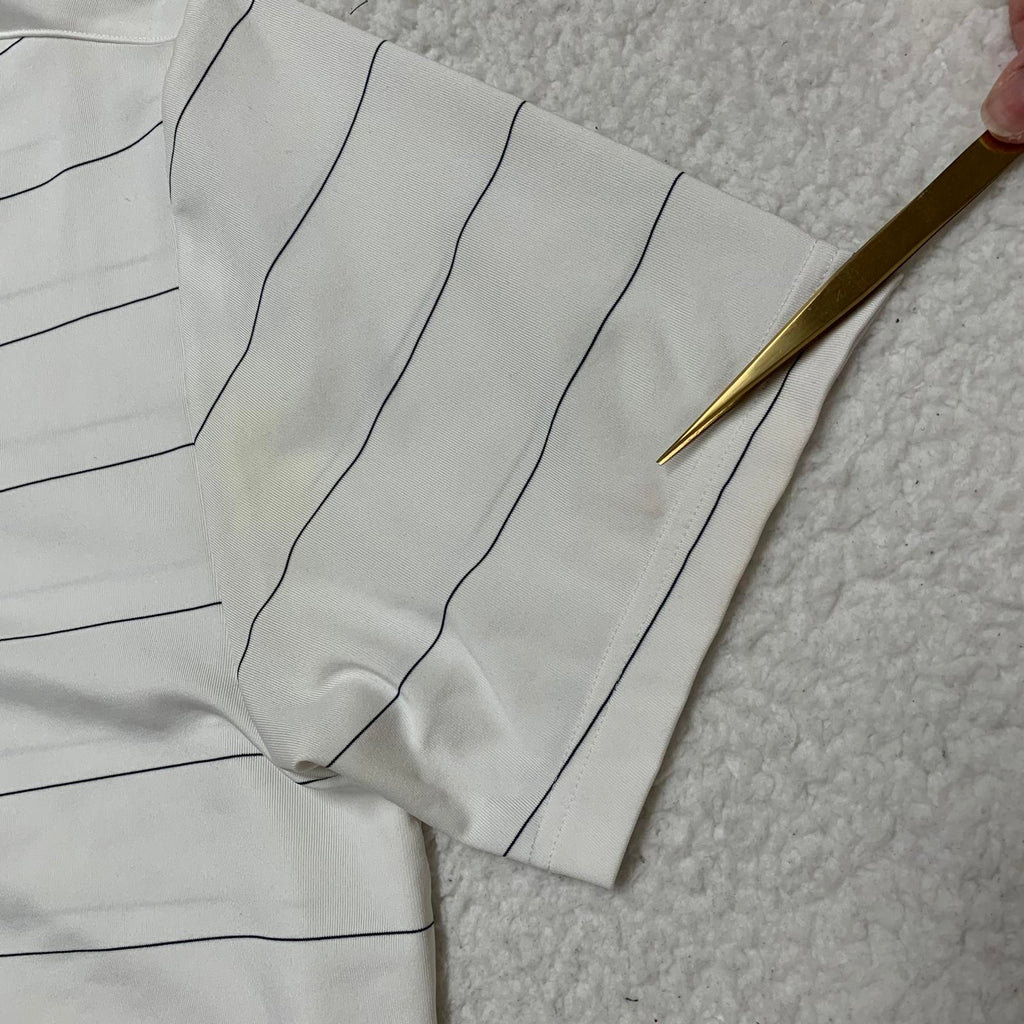 Polo Under Armour Heat Gear de rayas blancas y negras para hombre, talla mediana