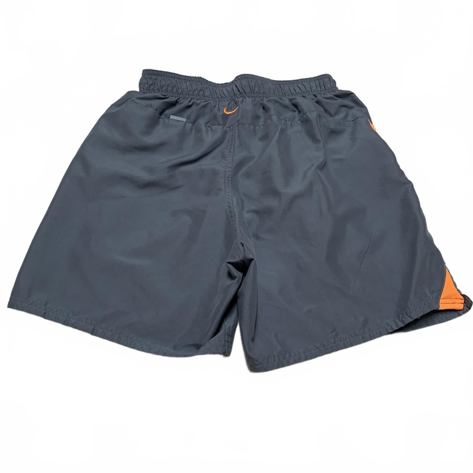 Pantalones cortos deportivos Nike para hombre, talla M, con detalles en gris y naranja, para correr