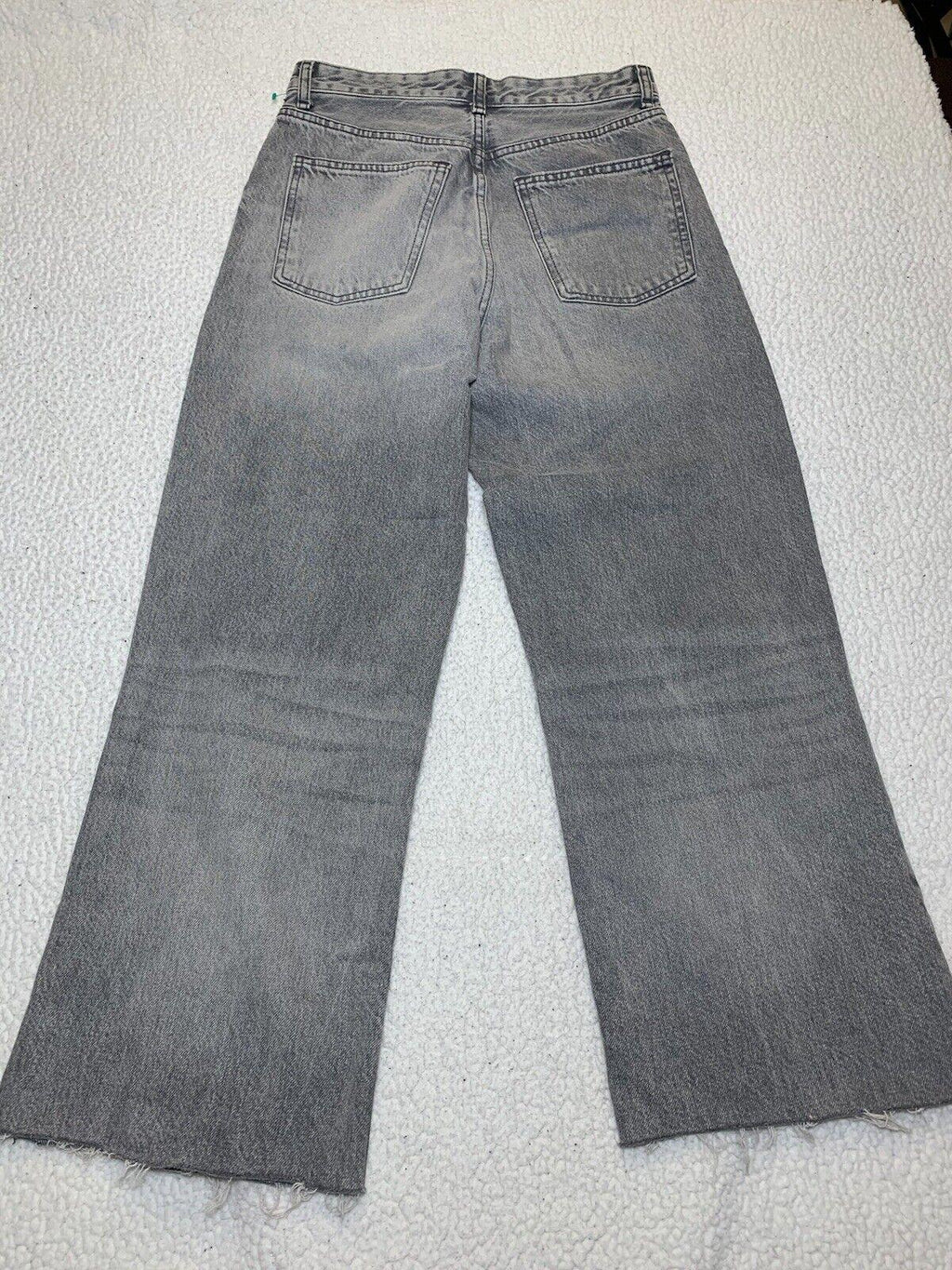 Vaqueros Zara para mujer, talla 6, denim gris, corte cropped con bordes deshilachados