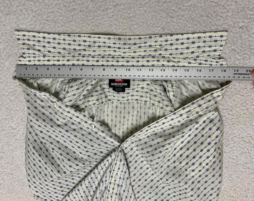 Camisa informal de manga corta Quiksilver para hombre, color blanco roto, talla pequeña