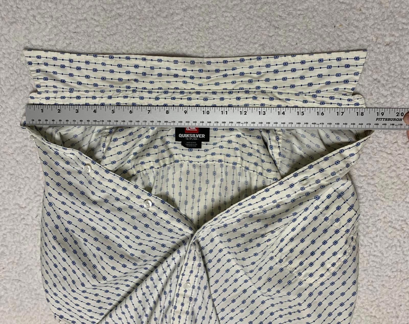 Camisa informal de manga corta Quiksilver para hombre, color blanco roto, talla pequeña