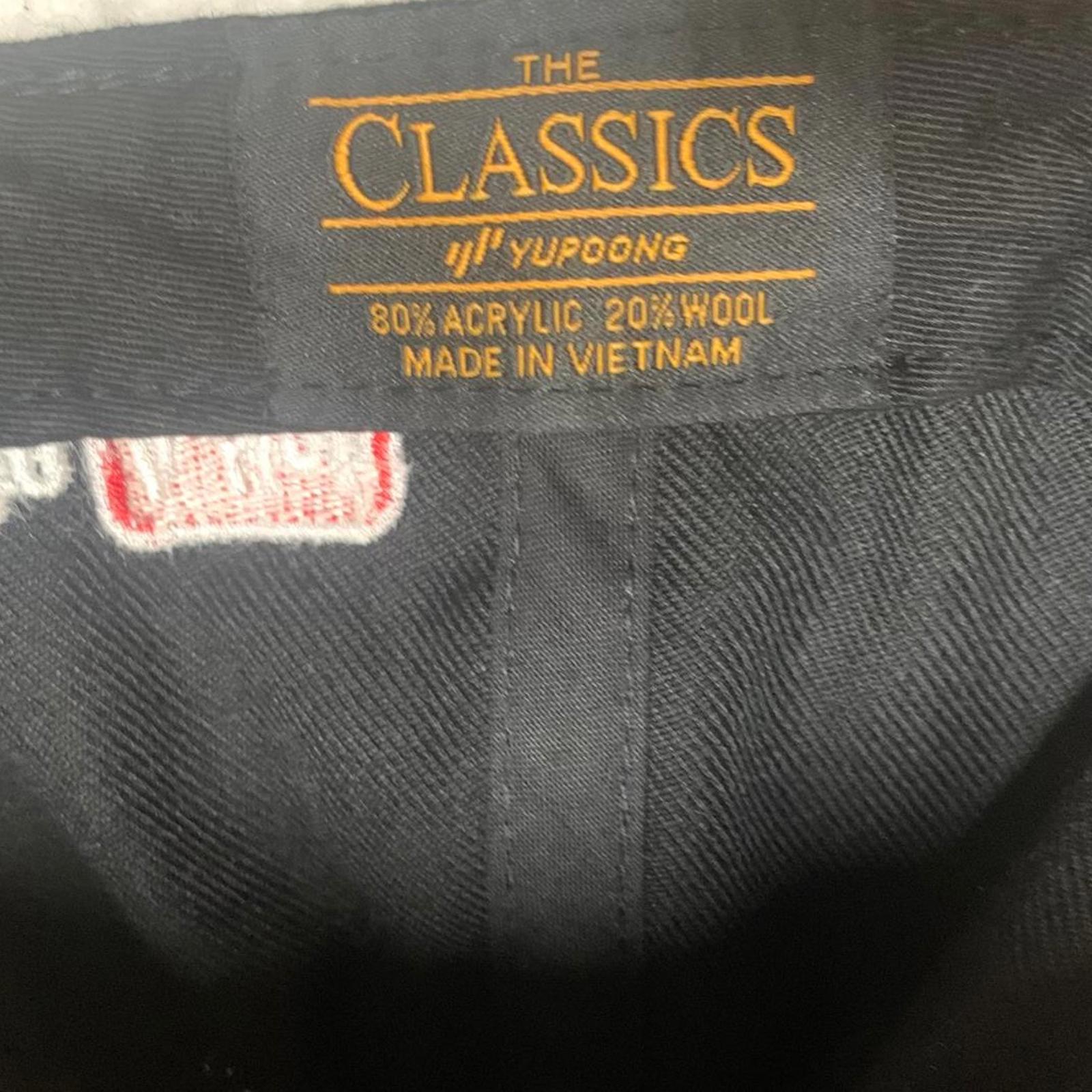 Gorra de béisbol clásica negra con cierre a presión y bordado naranja "Quiero Romi"