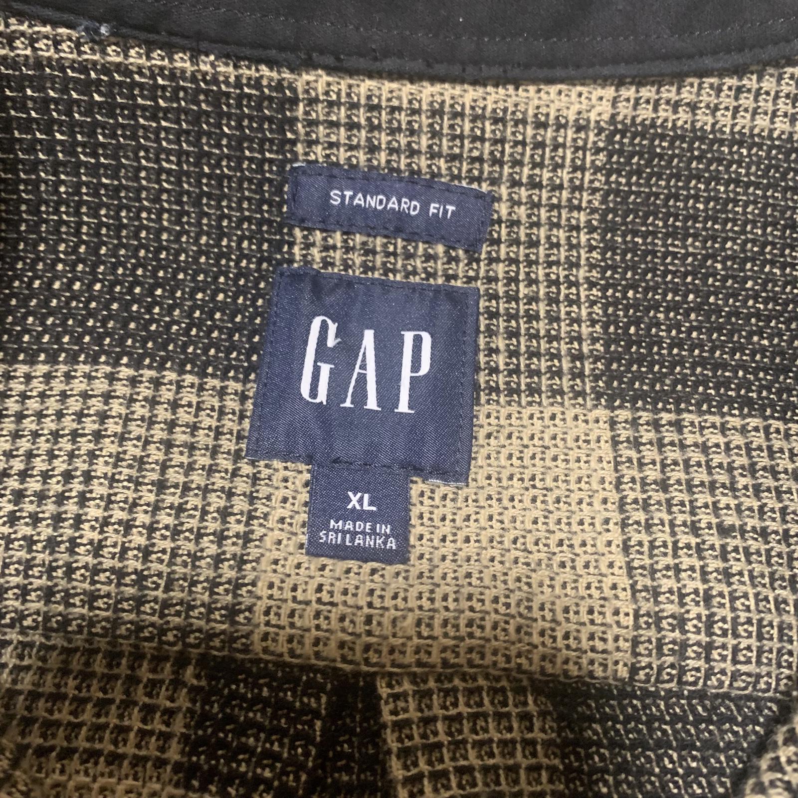 Camisa de botones de corte estándar de GAP para hombre, talla XL, color oliva y negro, con cuadros estilo búfalo