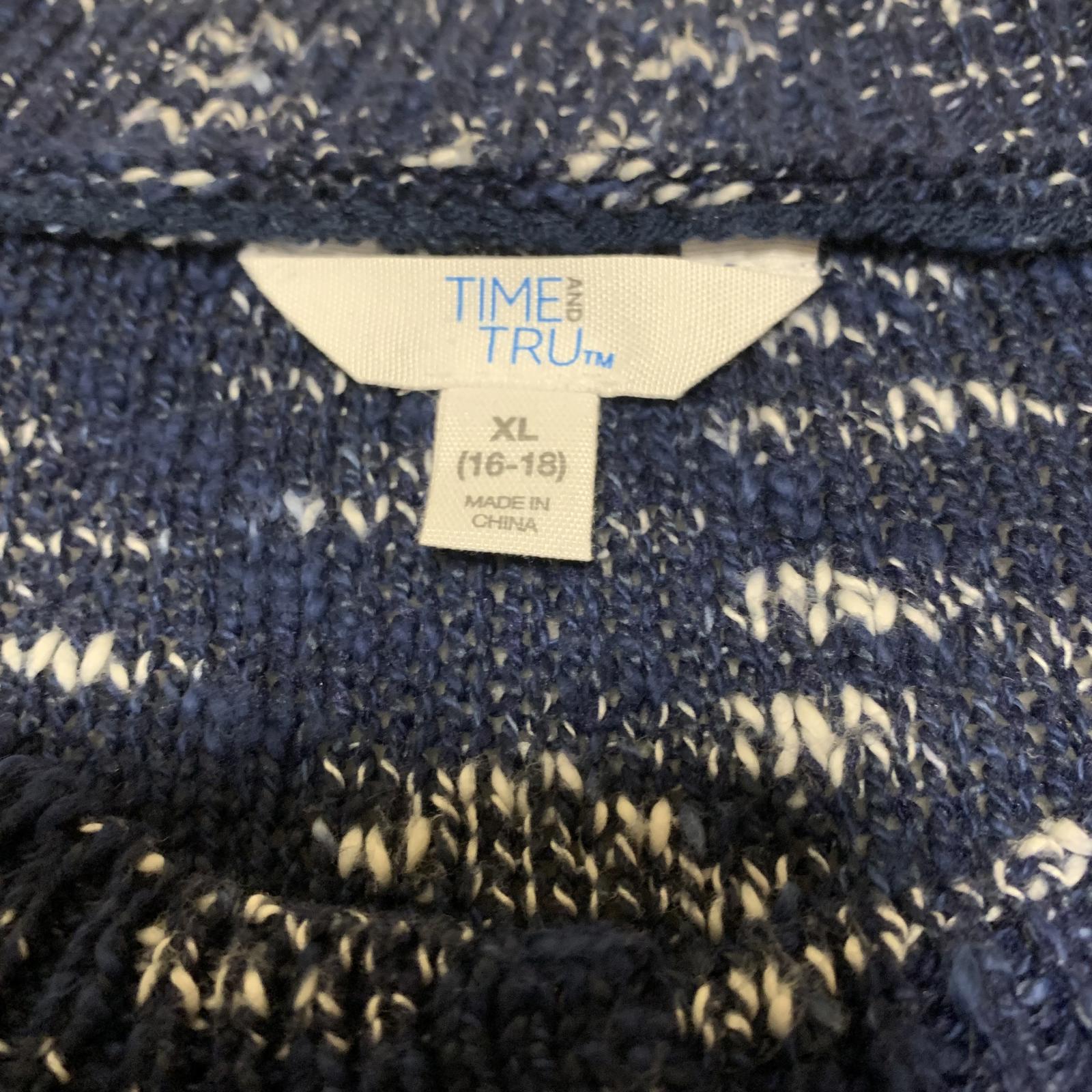 Suéter tipo cárdigan con botones azul marino Time and True para mujer, talla extra grande 16-18