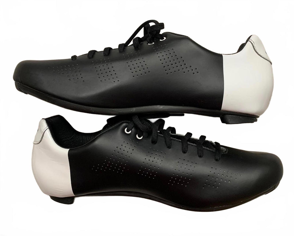 Zapatillas de ciclismo Giro Sport para hombre, talla 12 (EE. UU.), color negro y blanco, para bicicleta de carretera SPD, sin clip