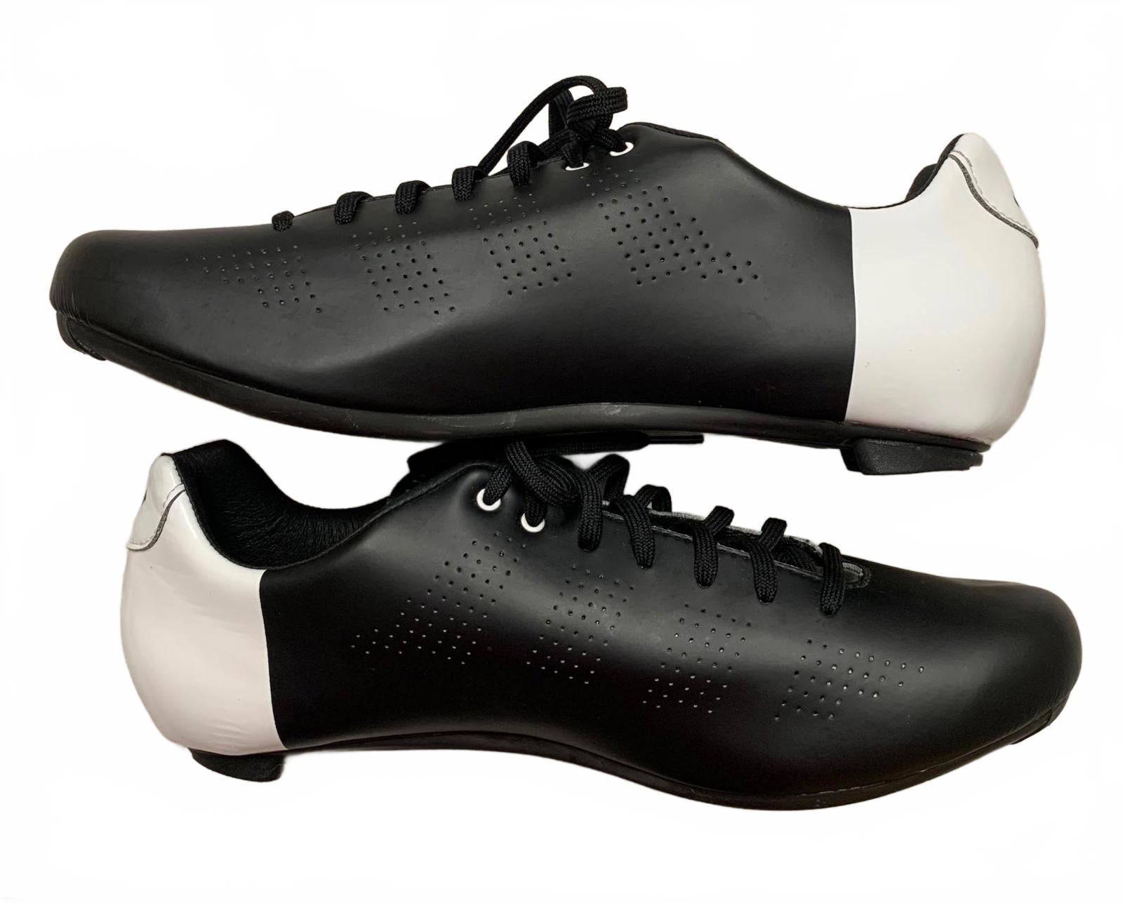 Zapatillas de ciclismo Giro Sport para hombre, talla 12 (EE. UU.), color negro y blanco, para bicicleta de carretera SPD, sin clip