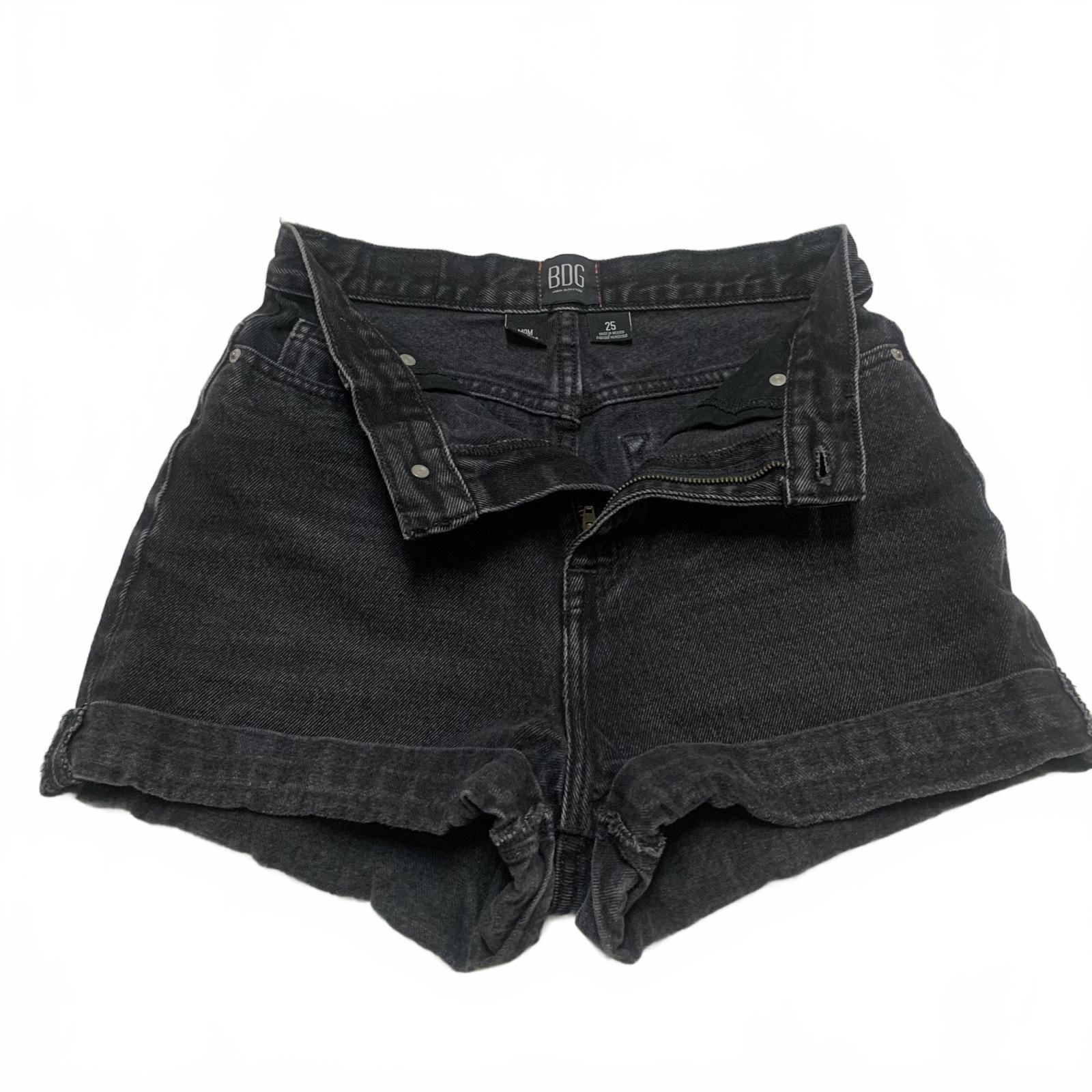 Shorts vaqueros Mom de tiro alto negros BDG para mujer, talla 25