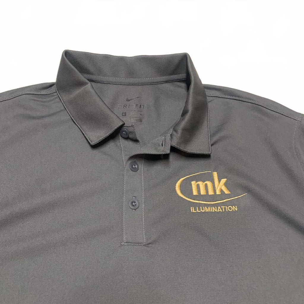Polo Nike Dri-FIT gris con logotipo MK Illuminated