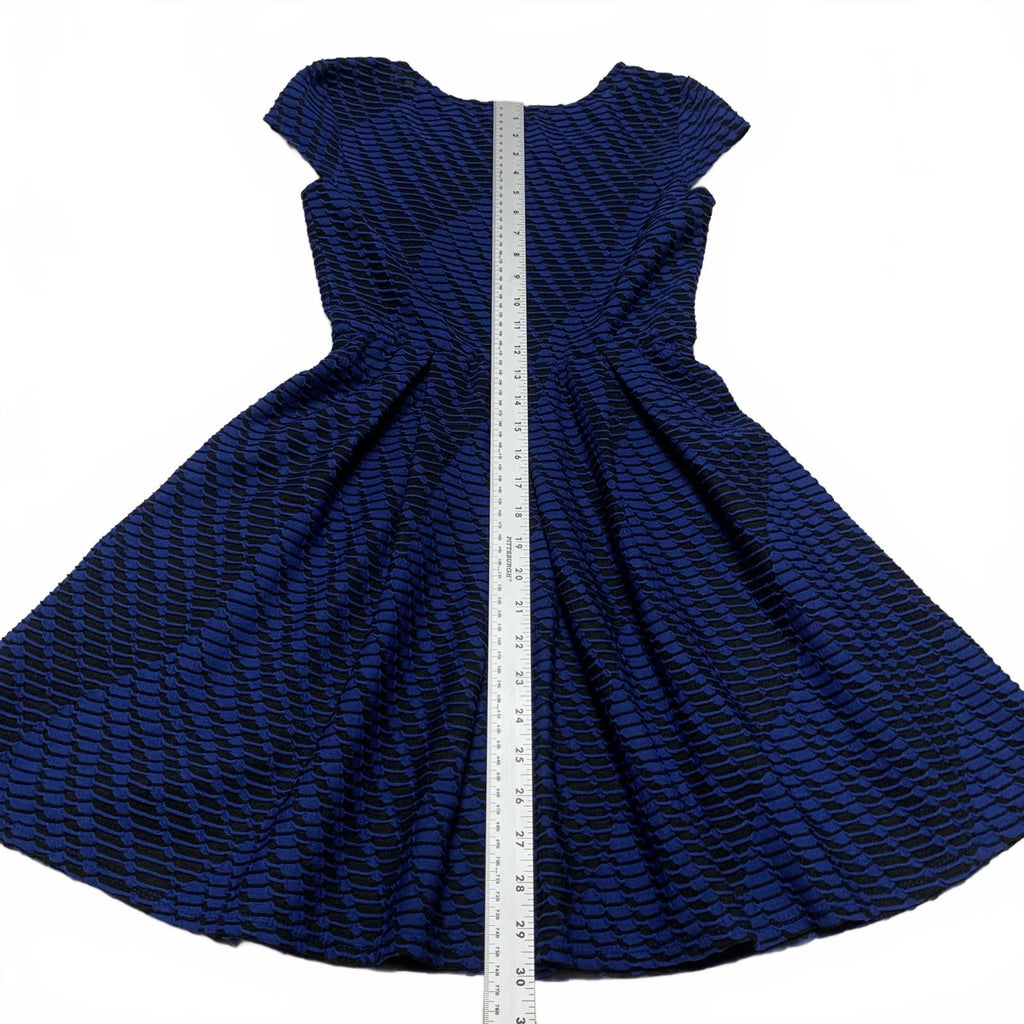 Vestido IZ Byer de corte A texturizado azul y negro talla XS para mujer