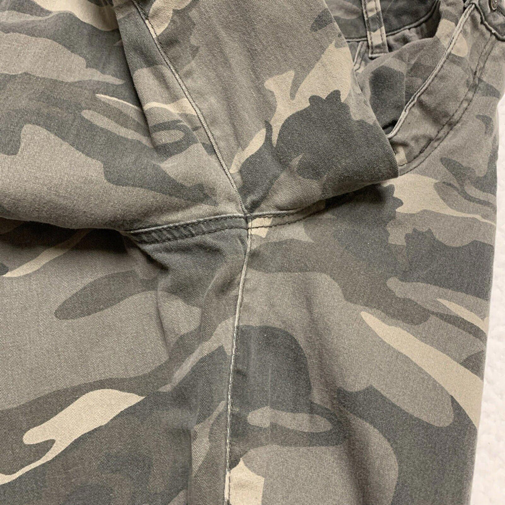 Pantalones rectos con estampado de camuflaje verde oliva para niños de la marca Rewash, talla 7/28