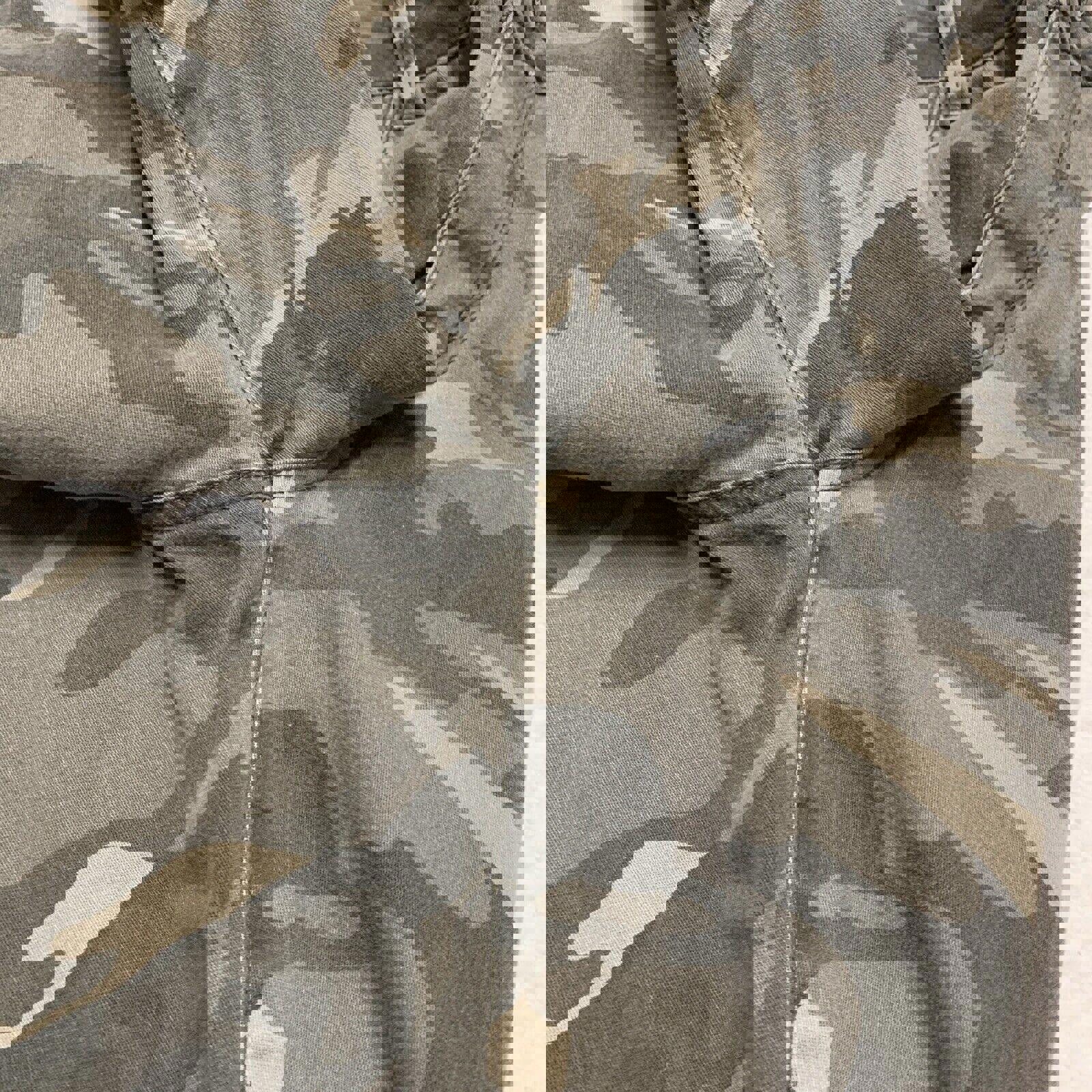 Pantalones rectos con estampado de camuflaje verde oliva para niños de la marca Rewash, talla 7/28