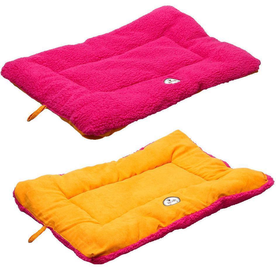 Colchoneta reversible para cama de perro Pet Life ® 'Eco-Paw', ecológica, reciclable y de diseño moderno, hecha de relleno de poliéster.