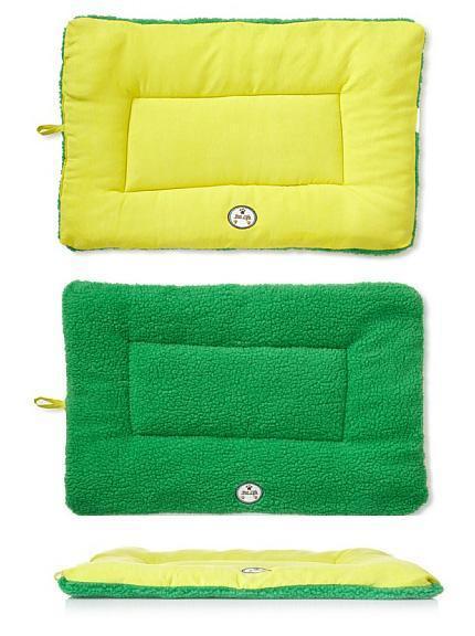 Colchoneta reversible para cama de perro Pet Life ® 'Eco-Paw', ecológica, reciclable y de diseño moderno, hecha de relleno de poliéster.