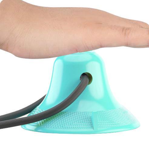 Juguete para perros con ventosa y forma de balón de fútbol "Grip N' Play" de Pet Life ®