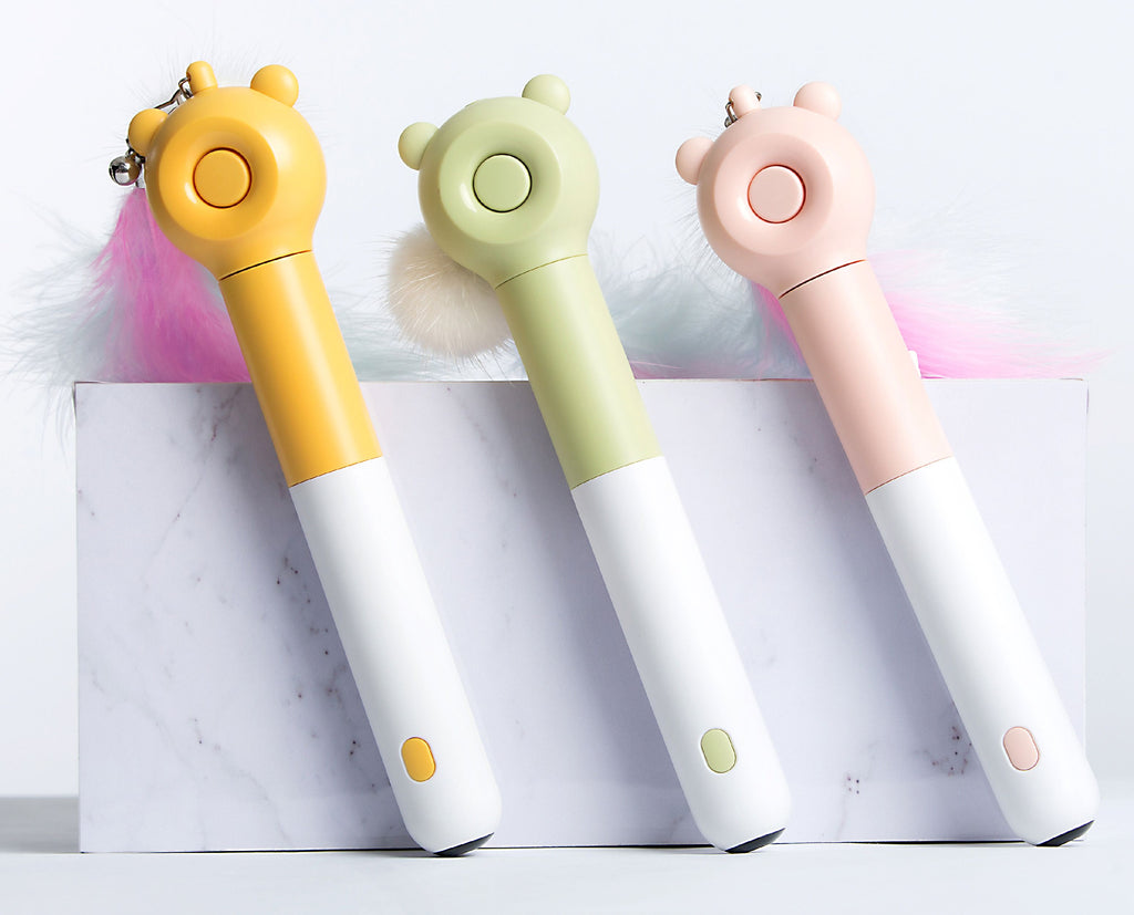 Juguete para gatos retráctil y extensible 3 en 1 con plumas y láser "KITIQUE" de Pet Life ®